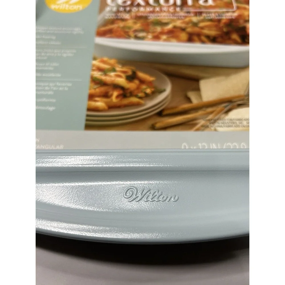 Wilton Texturra Performance Non-Stick Oblong Cake Pan 9